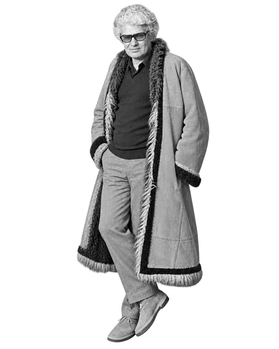 احمد شاملو ایستاده